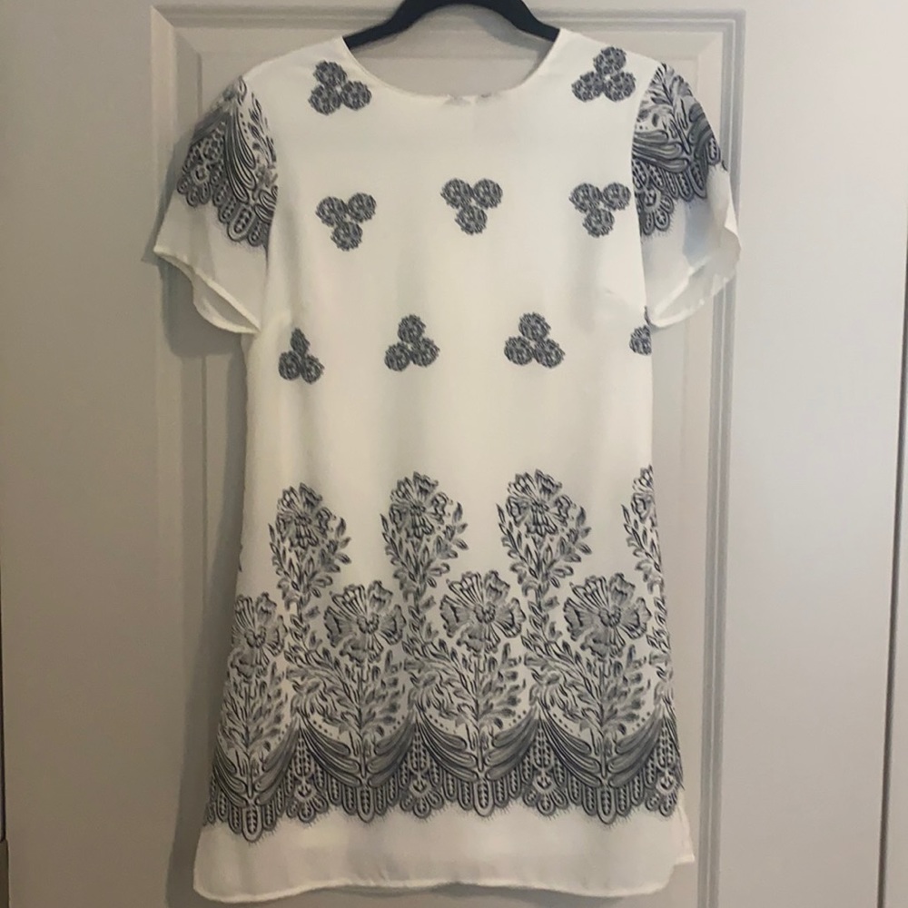 Lulus Short Sleeve White and Black Shift Dress
